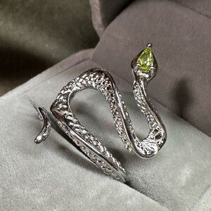 Peridot adjustable snake ring NWOT